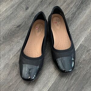 Clarks Black Patent Toe Women's Flats - Size 8